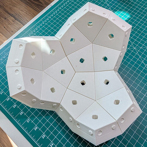 Strombic Hexecontahedron WLED Globe-16