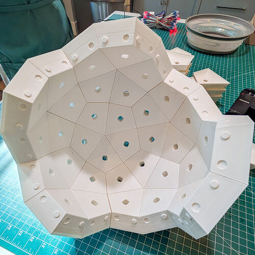 Strombic Hexecontahedron WLED Globe-19