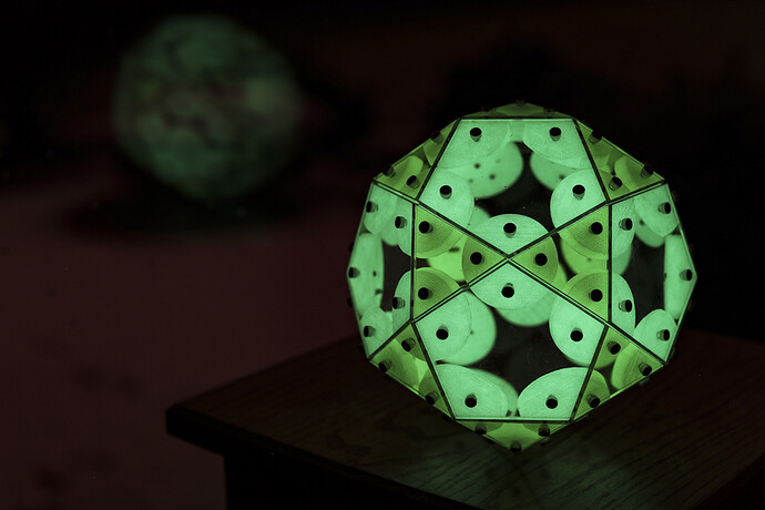 Isocidoecahedron-Glowing_1920x-100