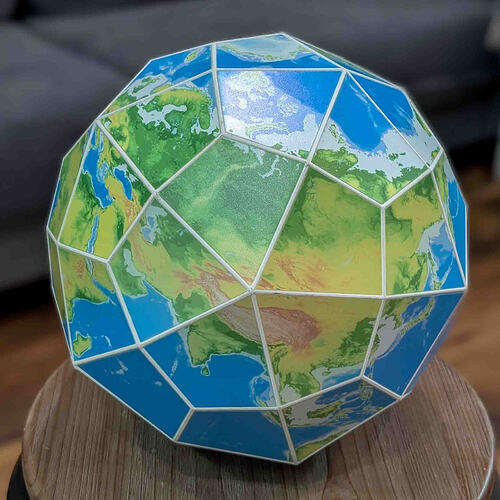 Strombic Hexecontahedron WLED Globe-33
