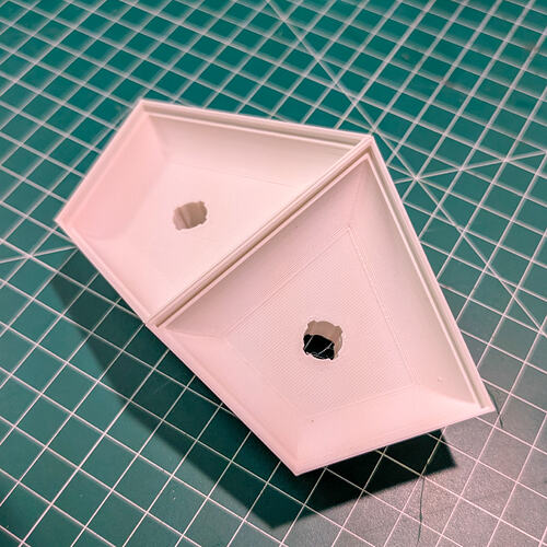 Strombic Hexecontahedron WLED Globe-10