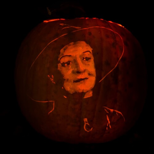 Maggie_Smith_pumpkin_carving