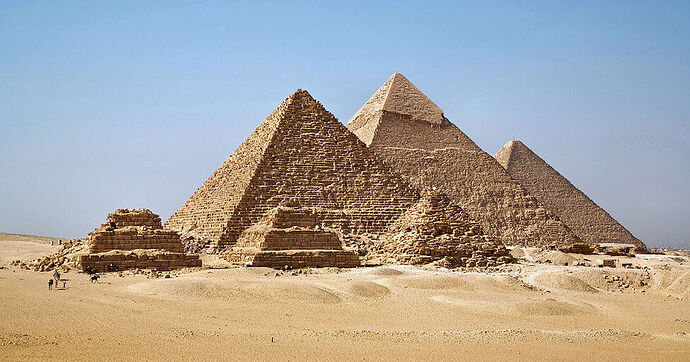1024px-All_Gizah_Pyramids-2