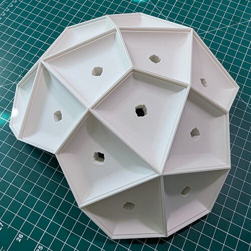 Strombic Hexecontahedron WLED Globe-15