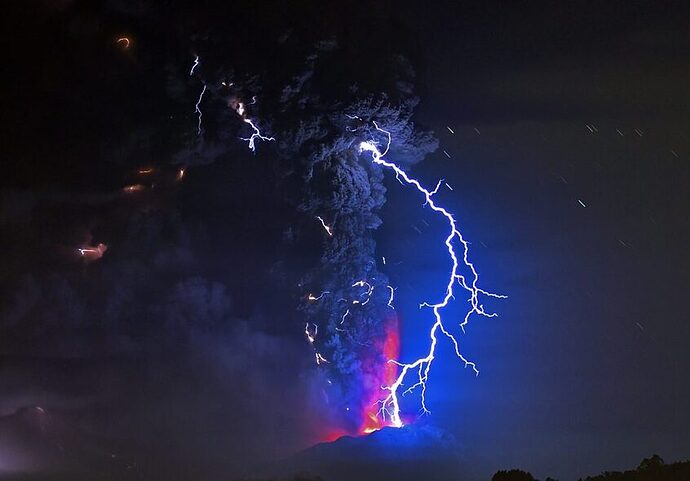 volcanic-lightning_GettyImages-470800030-1024x715