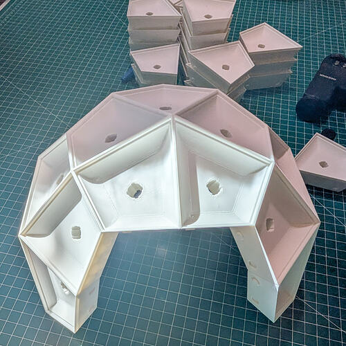 Strombic Hexecontahedron WLED Globe-17